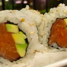 URAMAKI SALMON